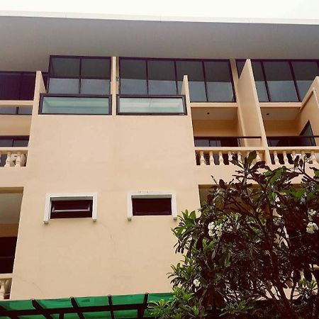 Royal Waves Hotel Patong Bagian luar foto