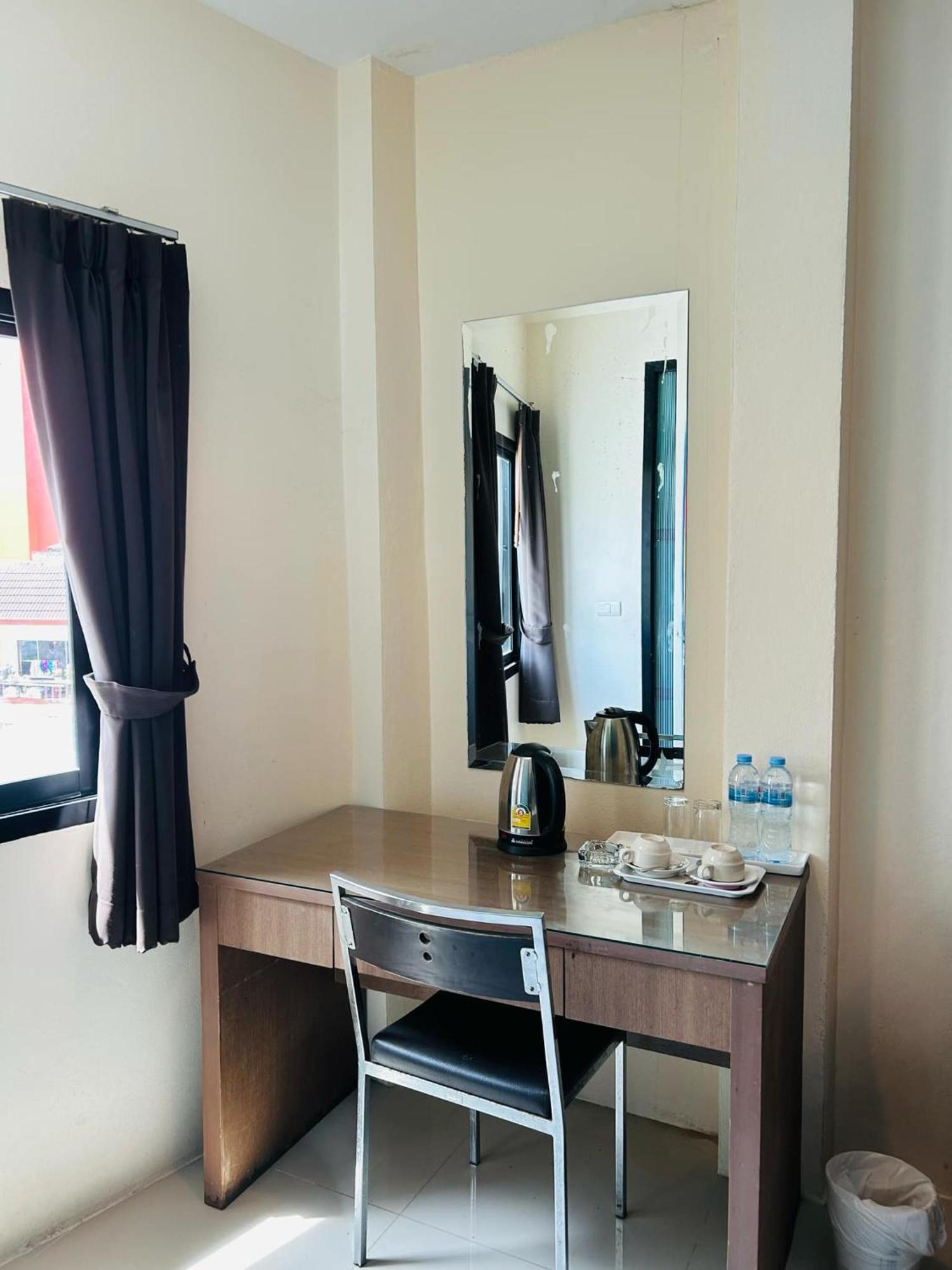 Royal Waves Hotel Patong Bagian luar foto