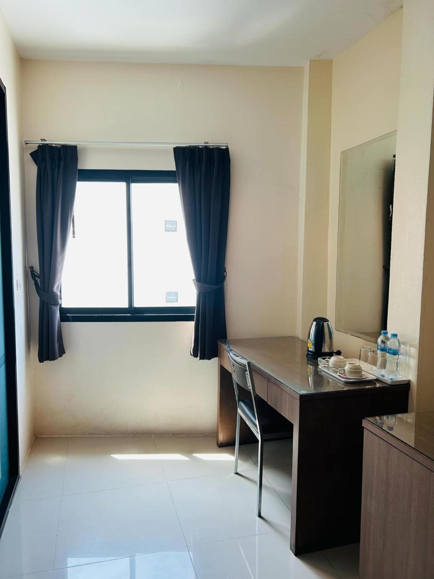 Royal Waves Hotel Patong Bagian luar foto