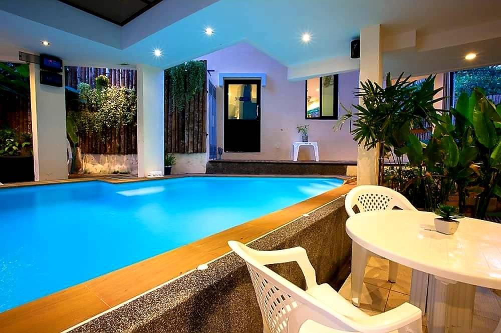 Royal Waves Hotel Patong Bagian luar foto