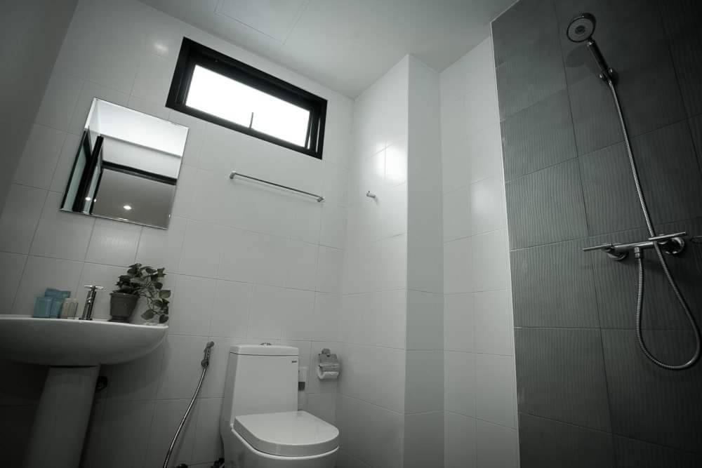 Royal Waves Hotel Patong Bagian luar foto