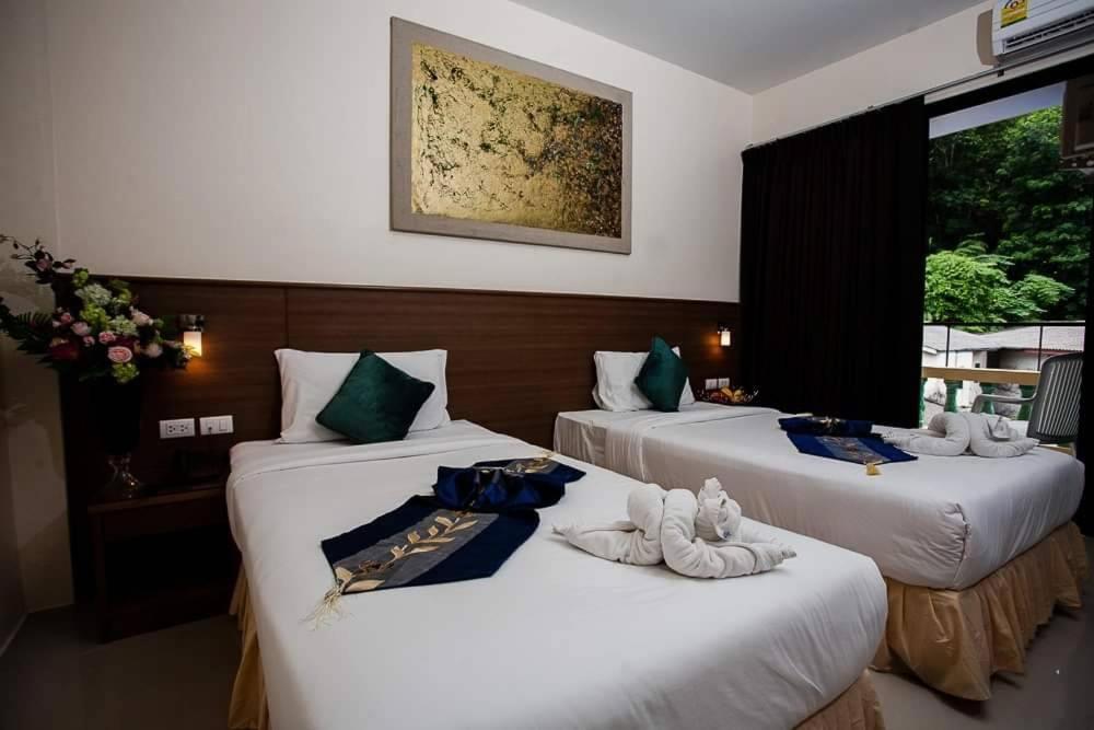Royal Waves Hotel Patong Bagian luar foto