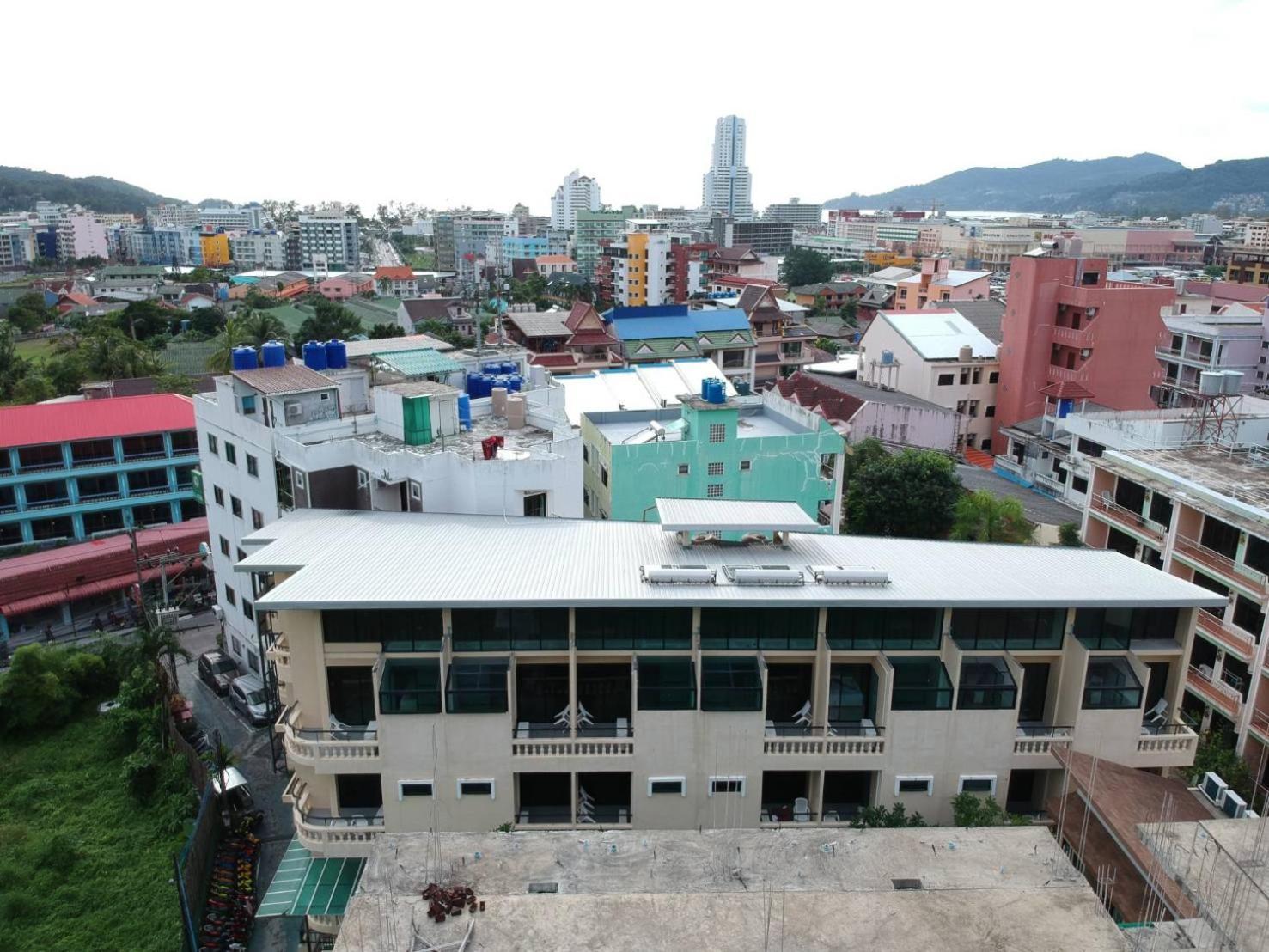 Royal Waves Hotel Patong Bagian luar foto