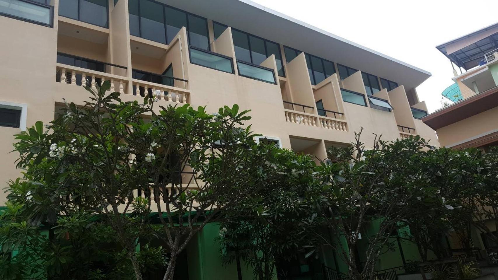 Royal Waves Hotel Patong Bagian luar foto