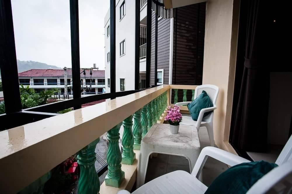 Royal Waves Hotel Patong Bagian luar foto