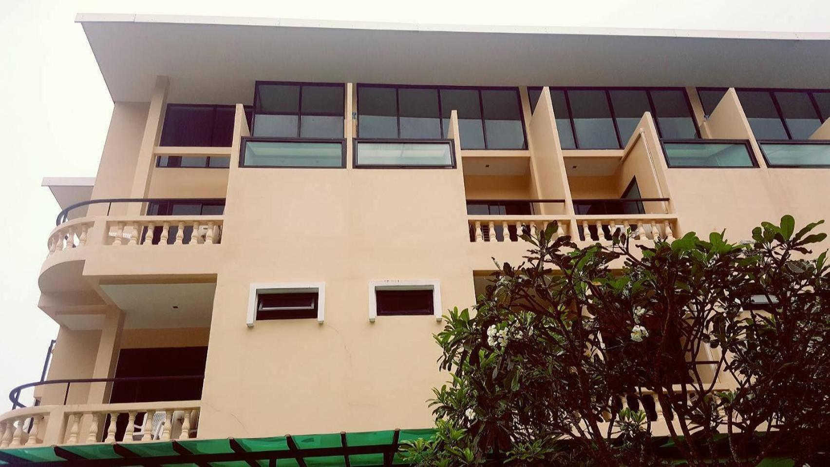 Royal Waves Hotel Patong Bagian luar foto